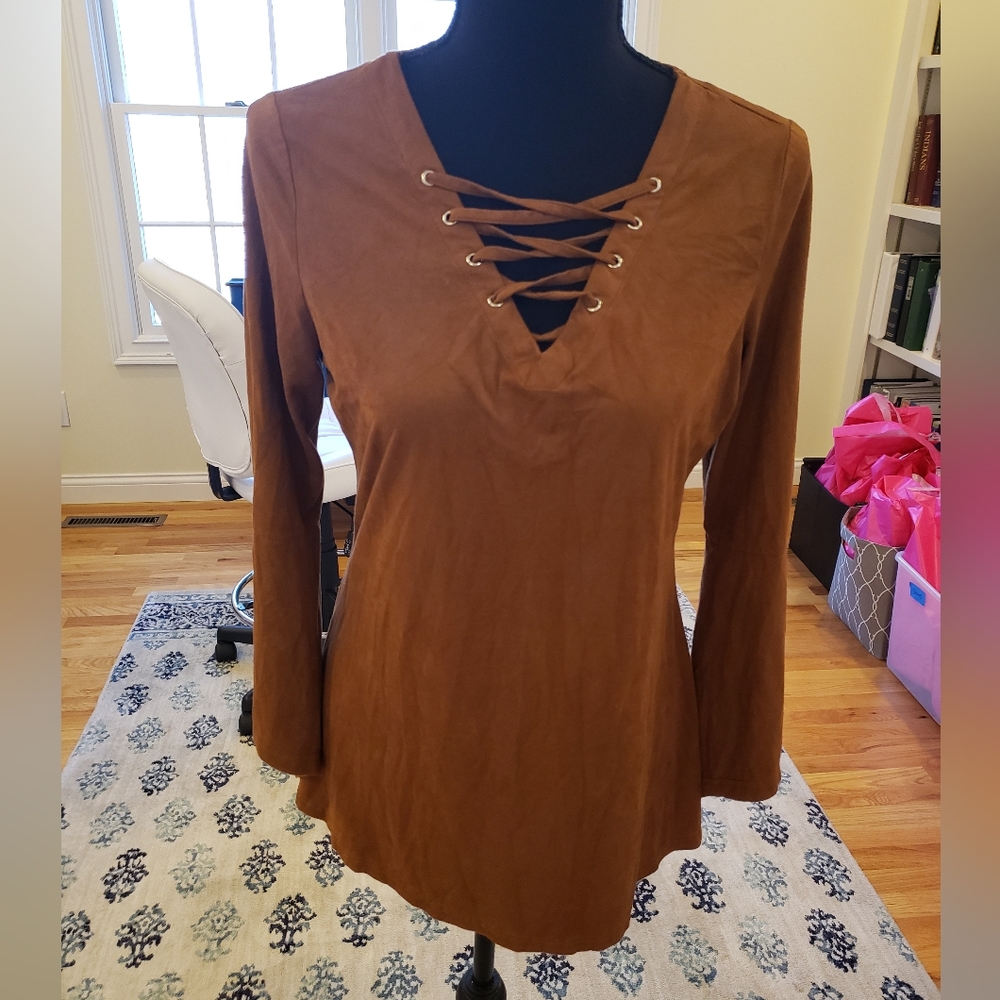 Woman's 3/4 bell sleeve Relativity top. Faux suede, Size Small, soft brown.
